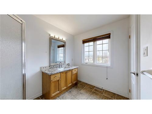 12 Southside Place, Hamilton, ON - Indoor Photo Showing Bathroom