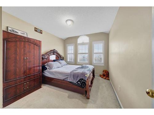 38 Cedarville Drive, Stoney Creek, ON - Indoor Photo Showing Bedroom