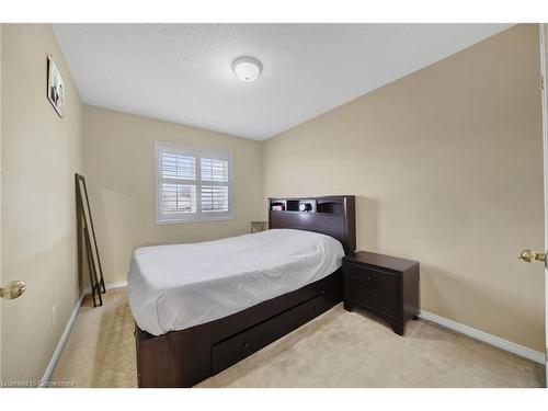 38 Cedarville Drive, Stoney Creek, ON - Indoor Photo Showing Bedroom