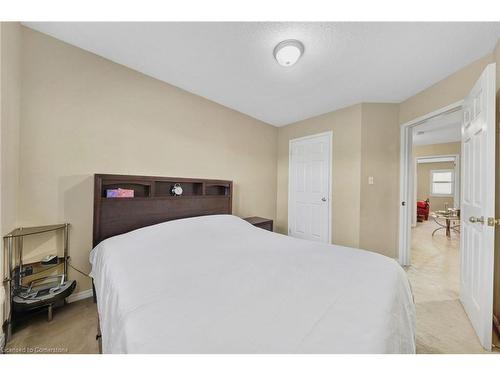 38 Cedarville Drive, Stoney Creek, ON - Indoor Photo Showing Bedroom