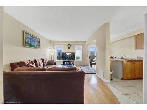 38 Cedarville Drive, Stoney Creek, ON - Indoor Photo Showing Living Room