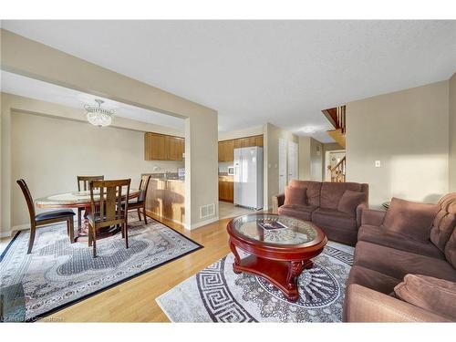 38 Cedarville Drive, Stoney Creek, ON - Indoor Photo Showing Living Room