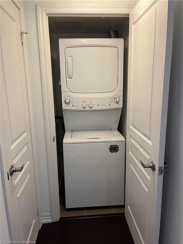 1206-1940 Ironstone Drive, Burlington, ON - Indoor Photo Showing Laundry Room