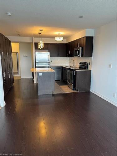 1206-1940 Ironstone Drive, Burlington, ON - Indoor Photo Showing Kitchen