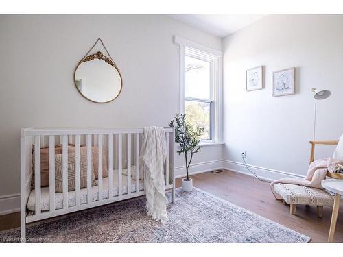 109 East Avenue S, Hamilton, ON - Indoor Photo Showing Bedroom