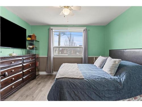 47 Dalkeith Avenue, Hamilton, ON - Indoor Photo Showing Bedroom