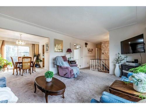 39 San Francisco Avenue, Hamilton, ON - Indoor Photo Showing Living Room