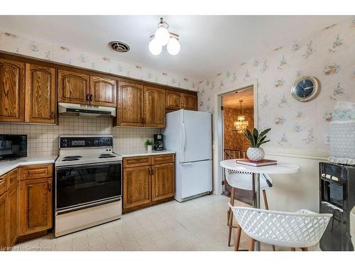 39 San Francisco Avenue, Hamilton, ON - Indoor Photo Showing Kitchen