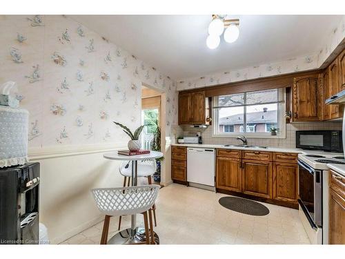 39 San Francisco Avenue, Hamilton, ON - Indoor Photo Showing Kitchen With Double Sink