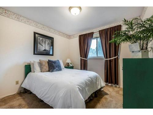 39 San Francisco Avenue, Hamilton, ON - Indoor Photo Showing Bedroom