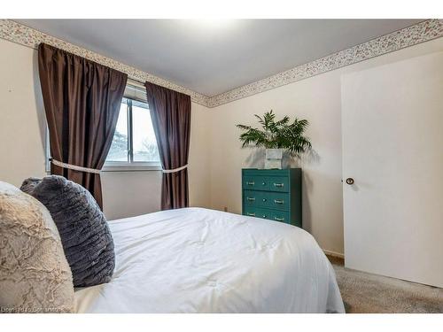 39 San Francisco Avenue, Hamilton, ON - Indoor Photo Showing Bedroom