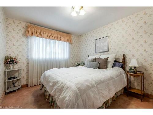 39 San Francisco Avenue, Hamilton, ON - Indoor Photo Showing Bedroom