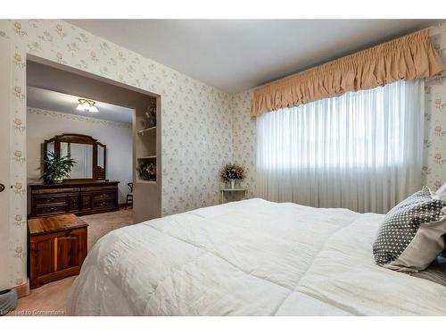 39 San Francisco Avenue, Hamilton, ON - Indoor Photo Showing Bedroom