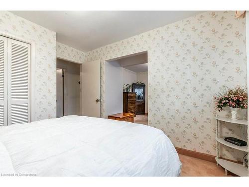 39 San Francisco Avenue, Hamilton, ON - Indoor Photo Showing Bedroom