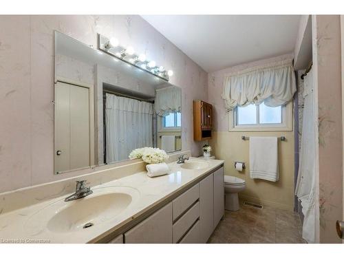 39 San Francisco Avenue, Hamilton, ON - Indoor Photo Showing Bathroom