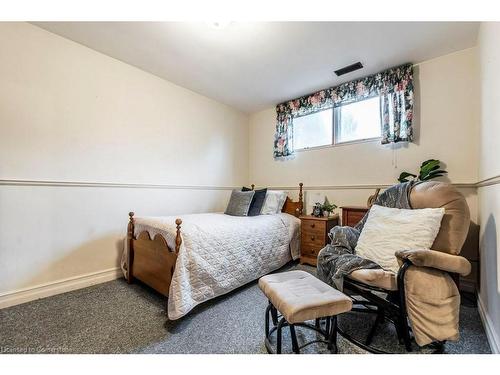 39 San Francisco Avenue, Hamilton, ON - Indoor Photo Showing Bedroom