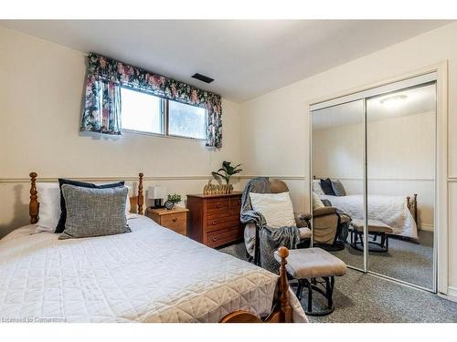 39 San Francisco Avenue, Hamilton, ON - Indoor Photo Showing Bedroom