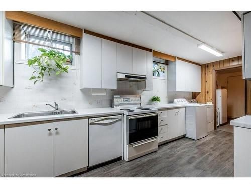 39 San Francisco Avenue, Hamilton, ON - Indoor Photo Showing Kitchen With Double Sink