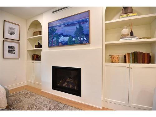 622 Woodland Avenue, Burlington, ON - Indoor With Fireplace