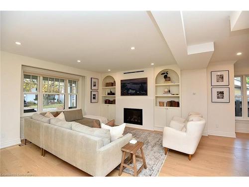 622 Woodland Avenue, Burlington, ON - Indoor Photo Showing Living Room With Fireplace