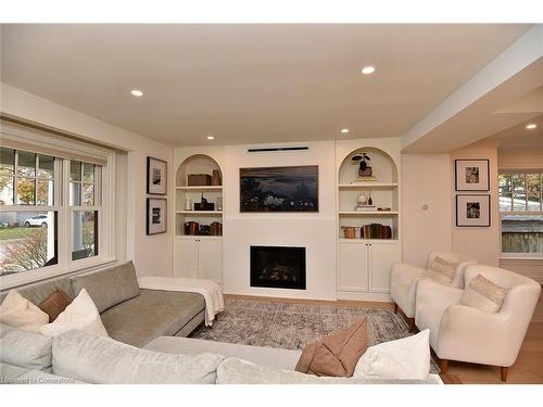 622 Woodland Avenue, Burlington, ON - Indoor Photo Showing Living Room With Fireplace