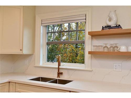 622 Woodland Avenue, Burlington, ON - Indoor Photo Showing Kitchen With Double Sink