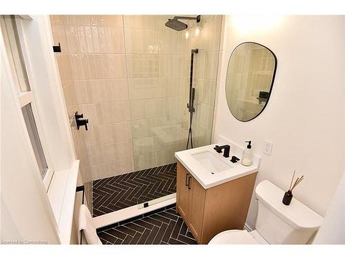 622 Woodland Avenue, Burlington, ON - Indoor Photo Showing Bathroom