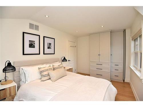 622 Woodland Avenue, Burlington, ON - Indoor Photo Showing Bedroom