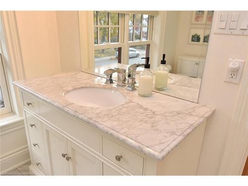 622 Woodland Avenue, Burlington, ON - Indoor Photo Showing Bathroom