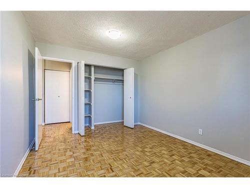 208-770 Hager Avenue, Burlington, ON - Indoor Photo Showing Other Room