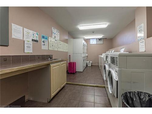 208-770 Hager Avenue, Burlington, ON - Indoor Photo Showing Laundry Room