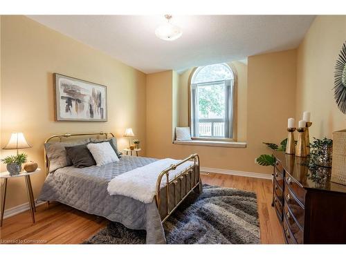 44 Greentrail Drive, Mount Hope, ON - Indoor Photo Showing Bedroom