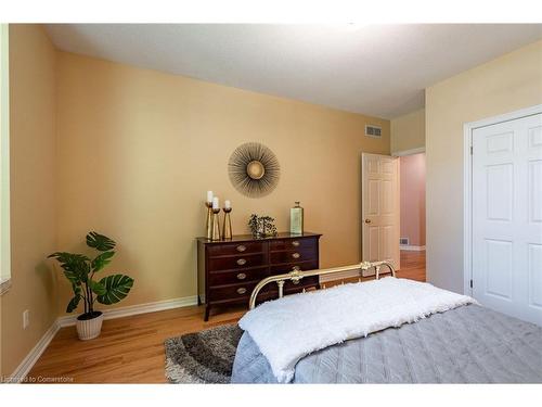 44 Greentrail Drive, Mount Hope, ON - Indoor Photo Showing Bedroom