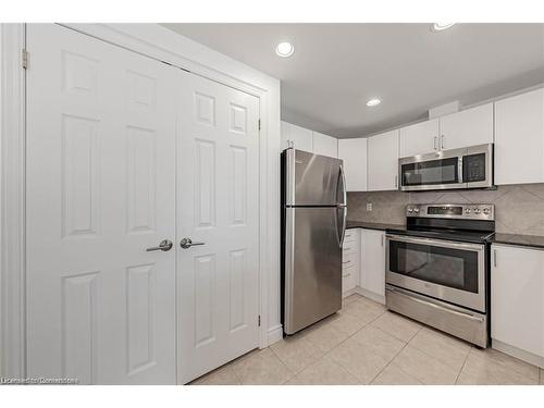 608-399 Elizabeth Street, Burlington, ON - Indoor Photo Showing Kitchen With Stainless Steel Kitchen