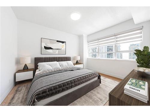 608-399 Elizabeth Street, Burlington, ON - Indoor Photo Showing Bedroom