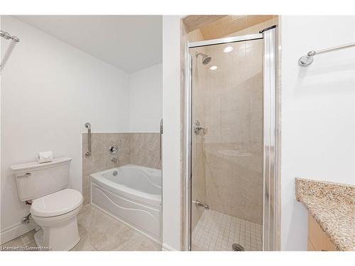 608-399 Elizabeth Street, Burlington, ON - Indoor Photo Showing Bathroom