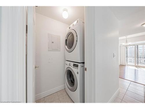 608-399 Elizabeth Street, Burlington, ON - Indoor Photo Showing Laundry Room