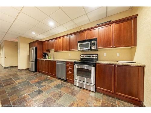 608-399 Elizabeth Street, Burlington, ON - Indoor Photo Showing Kitchen With Stainless Steel Kitchen