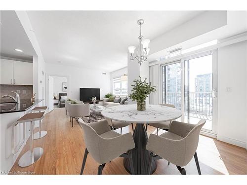 608-399 Elizabeth Street, Burlington, ON - Indoor Photo Showing Dining Room