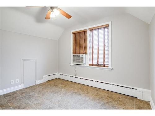 15 Empress Avenue, Hamilton, ON - Indoor Photo Showing Other Room