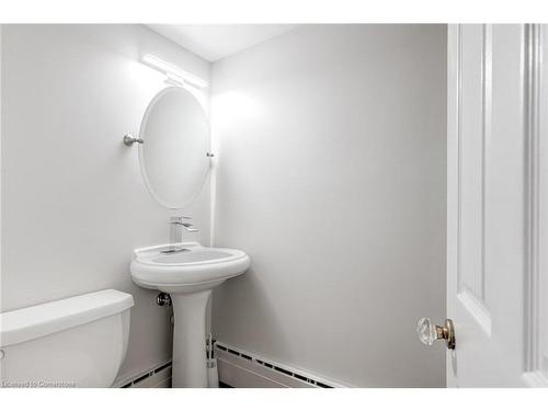 15 Empress Avenue, Hamilton, ON - Indoor Photo Showing Bathroom