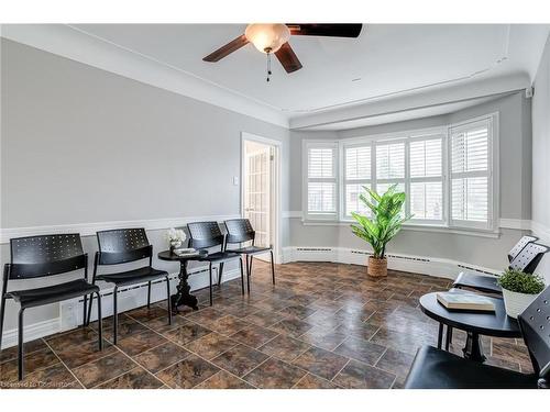 15 Empress Avenue, Hamilton, ON - Indoor Photo Showing Living Room