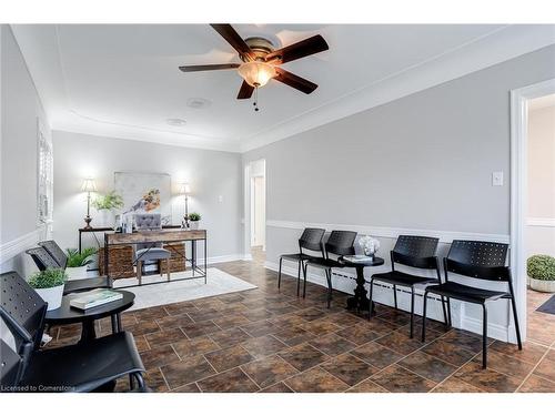 15 Empress Avenue, Hamilton, ON - Indoor Photo Showing Living Room