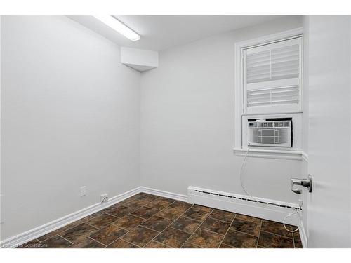 15 Empress Avenue, Hamilton, ON - Indoor Photo Showing Other Room