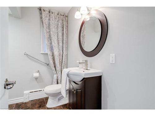 15 Empress Avenue, Hamilton, ON - Indoor Photo Showing Bathroom