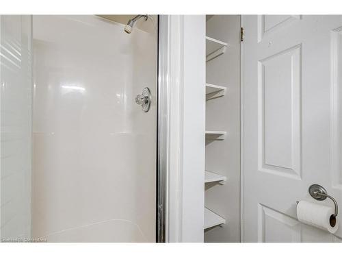 15 Empress Avenue, Hamilton, ON - Indoor Photo Showing Bathroom