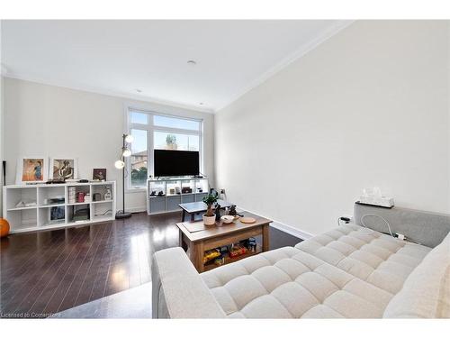 11-4080 Parkside Village Drive, Mississauga, ON - Indoor Photo Showing Living Room