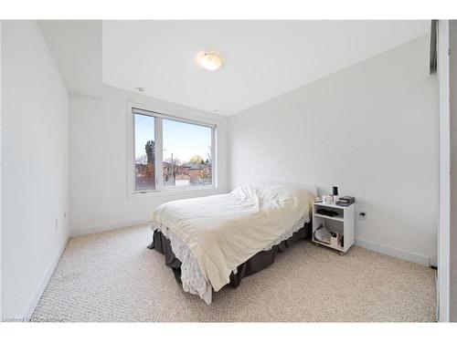 11-4080 Parkside Village Drive, Mississauga, ON - Indoor Photo Showing Bedroom