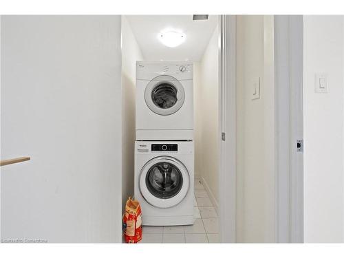 11-4080 Parkside Village Drive, Mississauga, ON - Indoor Photo Showing Laundry Room