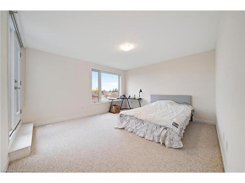 11-4080 Parkside Village Drive, Mississauga, ON - Indoor Photo Showing Bedroom